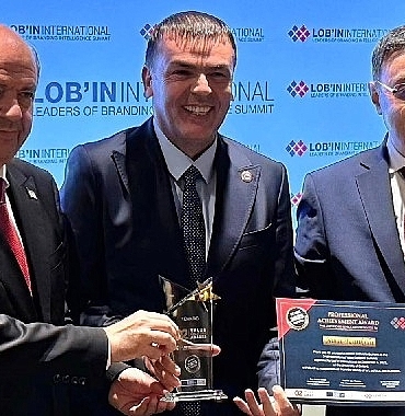 tumkiada-oxfordda-yilin-stk-odulu.jpg