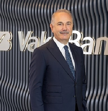 vakifbanktan-bir-yeni-kredi-daha-vakifbank-asya-altyapi-yatirim-bankasindan-10-yil-vadeli-300-milyon-dolarlik-fonlama-sagladi.jpg