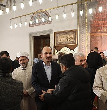 vali-akin-ve-baskan-altay-regaip-kandilinde-konyalilarla-bulustu.jpg