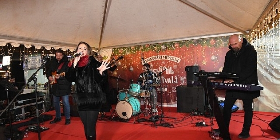 Yeni Yıl Festivali’nde Şarkılar Bursalıların İçini Isıttı