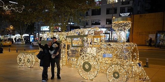 Yeni Yılın En Işıltılı Adresi: Kadıköy