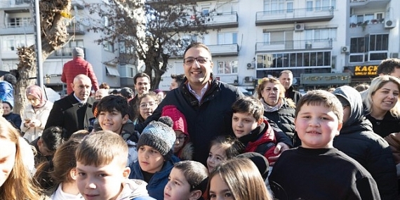 Balçova’da Kar Şenliği Coşkusu: Başkan Onur Yiğit Çocuklarla Kar Sevincine Ortak Oldu