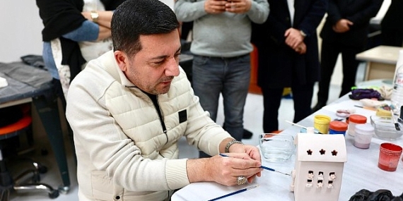 Belediye Başkanımız Rasim Arı, Dekorlu Sırlı Mumluk Boyadı