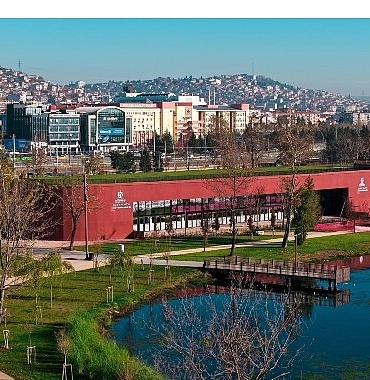 buyukakin-sehrin-kalbinde-bir-kultur-alani-olustu.jpg