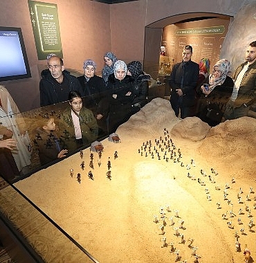 buyuksehir-tas-binadaki-siyer-sergisi-konyalilardan-yogun-ilgi-goruyor.jpg