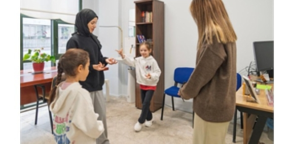 Çocuklar Renkli Harfler ile öğreniyor