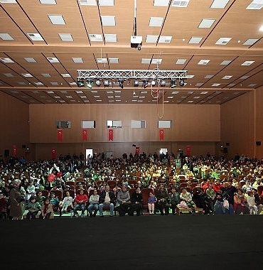 cocuklar-tiyatro-etkinligine-buyuk-ilgi-gosterdi.jpg
