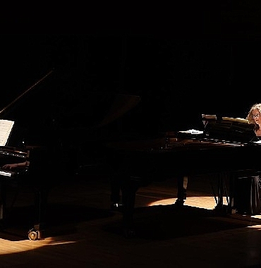 iki-piyano-iki-kultur-aassmde-duygusal-konser.jpg