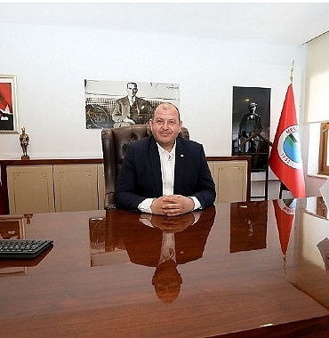 menderes-belediyesinden-cocuklara-yariyil-hediyesi.jpg