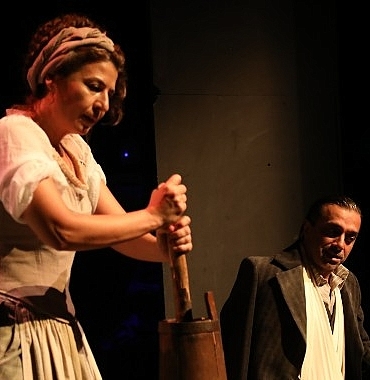 sehrin-tiyatrosu-gok-kubbe-oyunuyla-bahcelievlerde.jpg