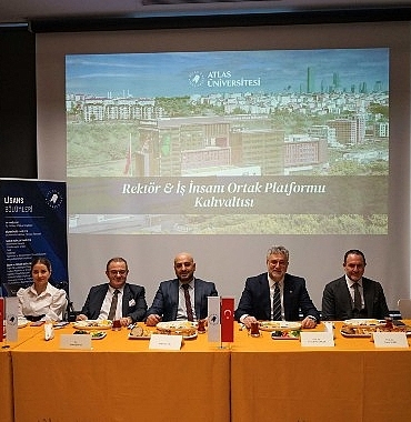 universite-ile-is-dunyasi-guclerini-birlestirmeli.jpg