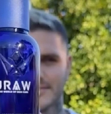 14-milyon-takipcili-icardinin-paylasimi-gundem-oldu-viral-mavi-spreynin-arkasinda-turk-markasi-var.jpg