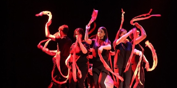 40 yıllık tiyatroculara taş çıkarttılar