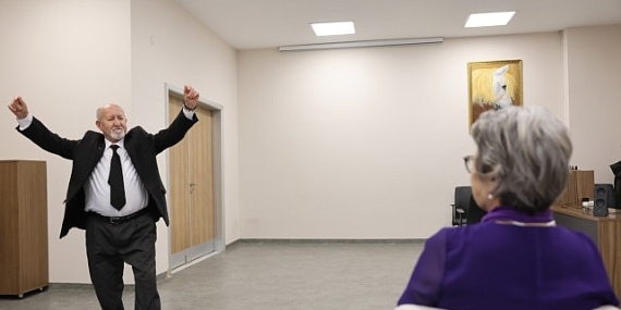 47 yıllık eşine Sevgililer Günü sürprizi yaptı