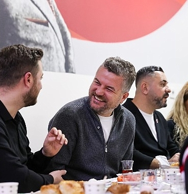 baskan-gorkem-duman-kozagacta-sahur-sofrasinda.jpg