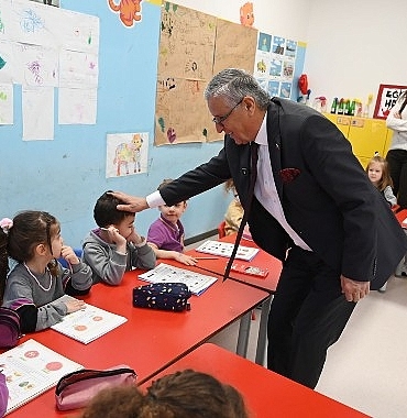 baskan-topaloglu-ogrencilerin-kitap-etkinligine-katildi.jpg