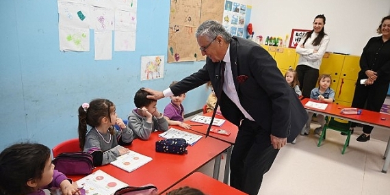 Başkan Topaloğlu, öğrencilerin kitap etkinliğine katıldı