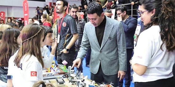 Bayraklı, Fibonacci Uluslararası Robot Olimpiyatları’na Ev Sahipliği Yaptı