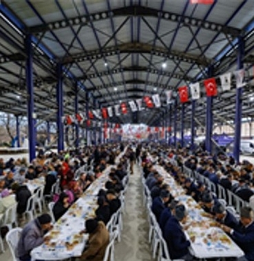 bereket-hem-sofralara-hem-meydanlara-yayilacak.jpg