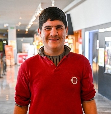 bornovada-sinema-salonu-kahkahalarla-doldu.jpg