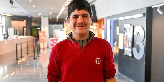 Bornova’da sinema salonu kahkahalarla doldu