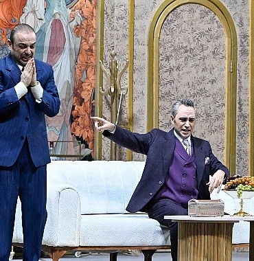 broadwayin-unlu-komedi-muzikali-bir-tenor-araniyor-yeniden-izdob-sahnesinde.jpg