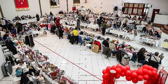 Buca Belediyesi Hediyelik Eşya Pazarı’na yoğun ilgi