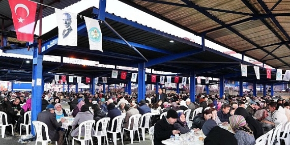 Büyükşehir’in İftar Sofrası Gördes’te Kuruldu