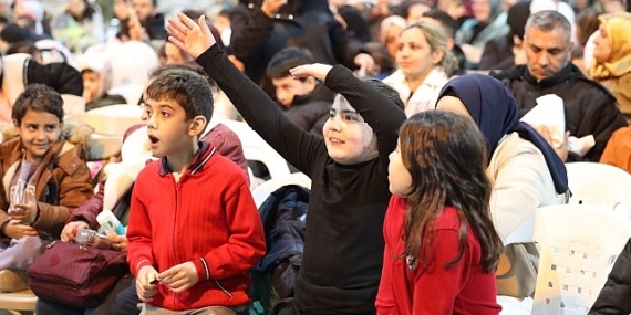 Büyükşehir’in İzmit’teki kardeşlik sofrası dolup taşıyor