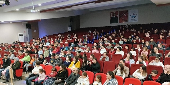 Çiğli’de Minikler Mikroplara Karşı Sahneye Çıktı