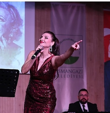 cumhuriyet-divasi-muzeyyen-senar-osmangazide-sarkilarla-anildi.jpg