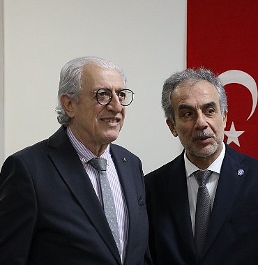 ege-ihracatci-birliklerinden-ege-universitesinin-laboratuvar-altyapisina-stratejik-bagis.jpg