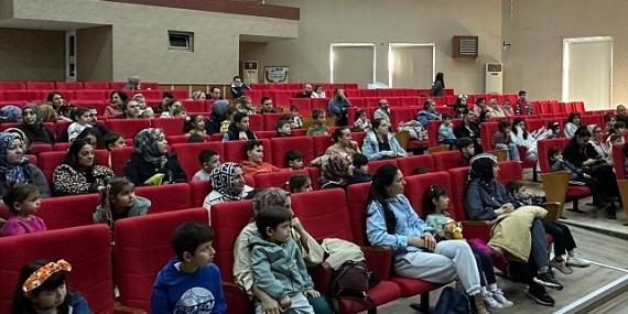 Gölcük’te Çocuklara Özel Sahne Etkinlikleri Dolu Dolu Geçiyor