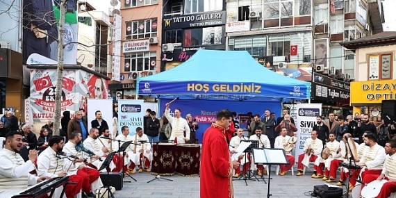 İlahi ezgiler Cumhuriyet Bulvarı’nda yankılandı