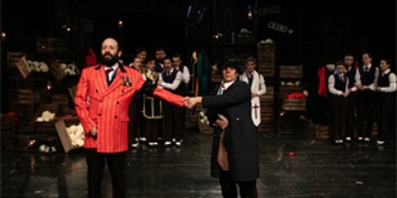 İzmir Şehir Tiyatroları’ndan görkemli prömiyer