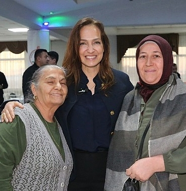 karsiyakada-ilk-iftar-sofrasi-cumhuriyet-mahallesinde-kuruldu.jpg
