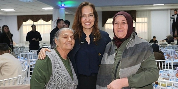 Karşıyaka’da ilk iftar sofrası Cumhuriyet Mahallesi’nde kuruldu