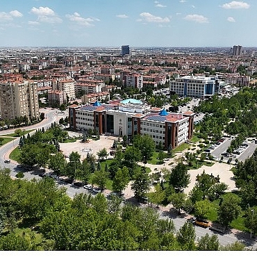 konyada-703-bin-449-nufusu-ile-zirvedeki-yerini-korudu.jpg