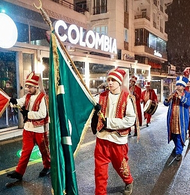 mehteran-takimi-marslar-calarak-osmanli-gelenegini-surduruyor.jpg
