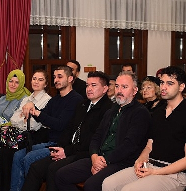 osmangazide-turkuler-bu-kez-garipligi-anlatti.jpg