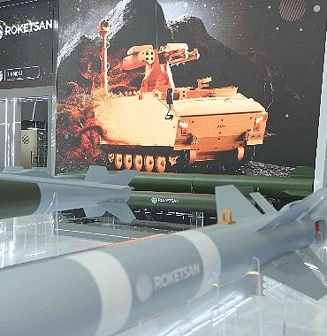 roketsan-is-ortaklariyla-birlikte-suudi-arabistandaki-wds-fuarina-cikarma-yapiyor.jpg