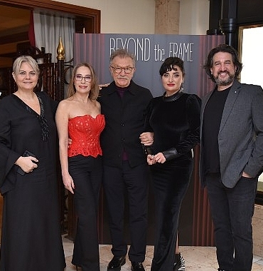 sanat-cercevenin-otesine-tastibeyond-the-frame-ciragan-sarayinda-gerceklesti.jpg