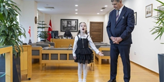 4 yaşından beri İstiklal Marşı’nı ezbere okuyor