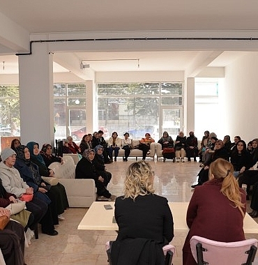 8-marta-ozel-anlamli-seminer.jpg