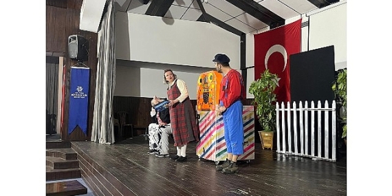 Başkan Çerçioğlu Karacasu’da Çocukları Tiyatro ile Buluşturdu
