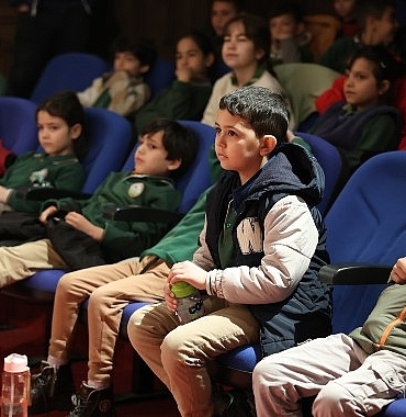 baskan-cercioglu-kocarlida-minikleri-tiyatroyla-bulusturdu.jpg