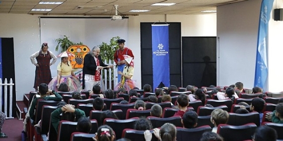 Başkan Çerçioğlu Köşk’te Minikleri Tiyatroyla Buluşturdu