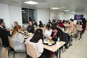baskan-kocaman-iftar-sofrasinda-ogrencilerle-bulustu.jpg