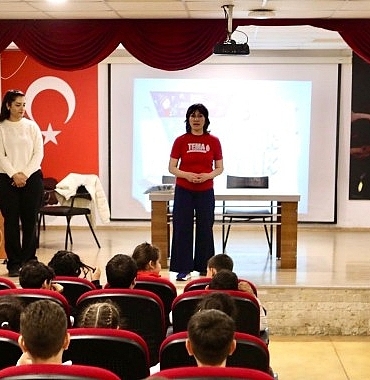 bayraklida-sifir-atik-bilinci-kucuk-yasta-basliyor.jpg