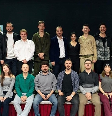 bbktden-dunya-tiyatro-gunune-ozel-sahne-soleni.jpg